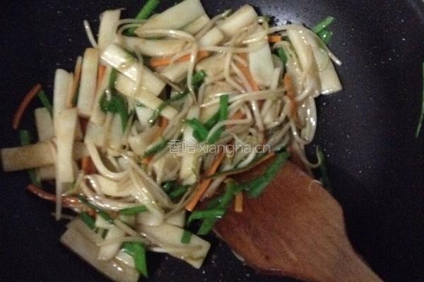绿豆芽炒年糕的做法图解7