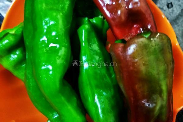 彩椒炒腊肉的做法图解2