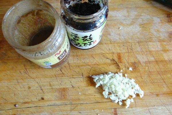 香菇麻酱豆角的做法图解4