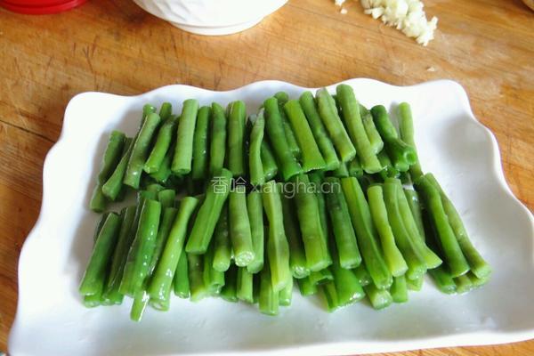 香菇麻酱豆角的做法图解6