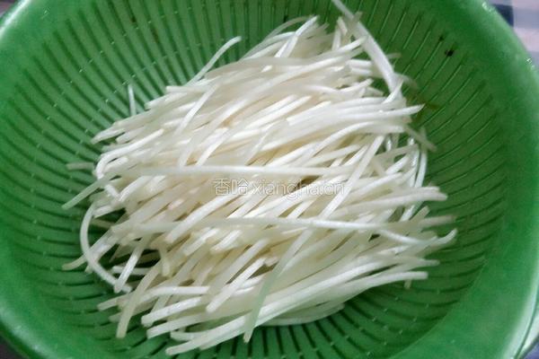 凉拌绿豆芽的做法图解2