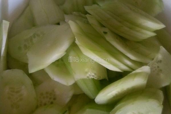 水滑肉黄瓜汤的做法图解3