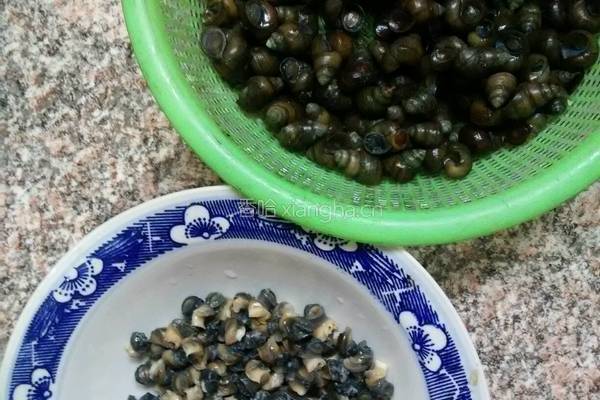 韭菜炒螺丝肉的做法图解3