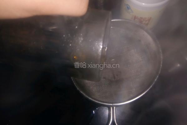 蜂蜜奶茶的做法图解2