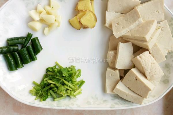 红烧鲅鱼豆腐的做法图解2