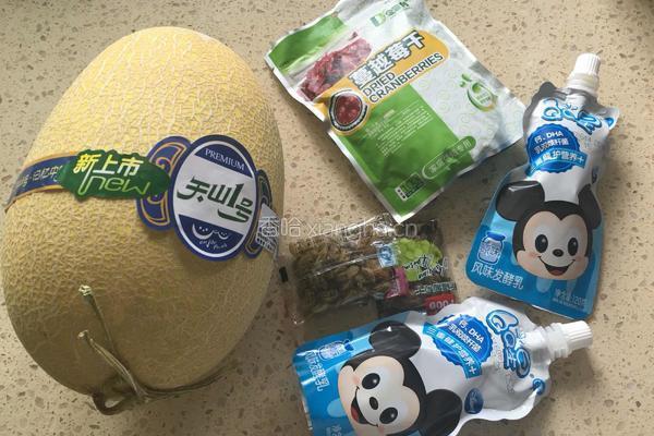 哈密瓜酸奶盏的做法图解1