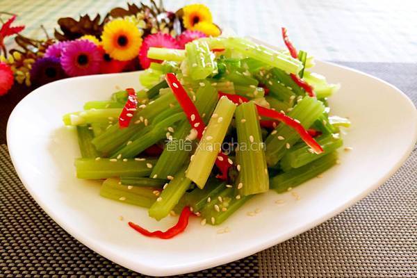 凉拌彩椒芹菜的做法图解8