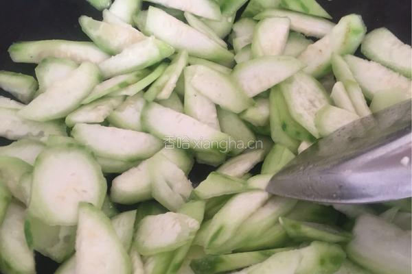 丝瓜瘦肉汤的做法图解5