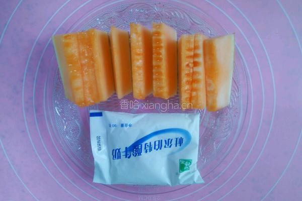 哈密瓜奶昔的做法图解1