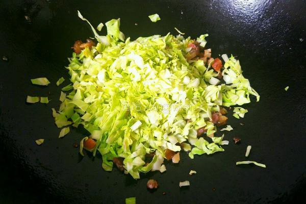 卷心菜腊肉炒饭的做法图解9