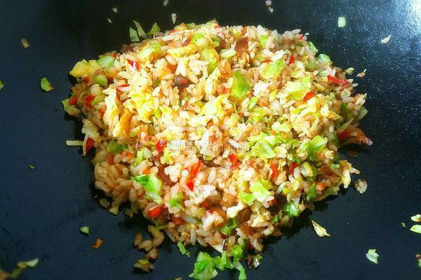 卷心菜腊肉炒饭的做法图解12