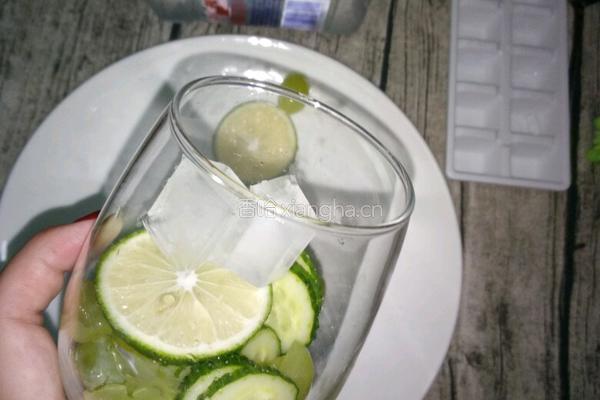 黄瓜青提的做法图解5