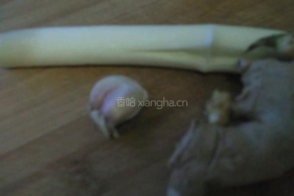 腊肠炒土豆片的做法图解2
