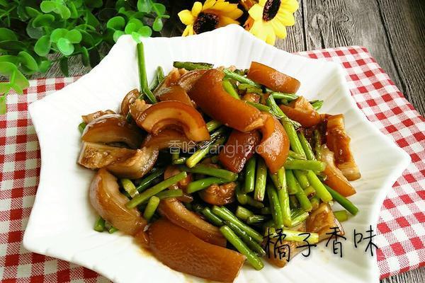 猪皮炒蒜苔的做法图解5