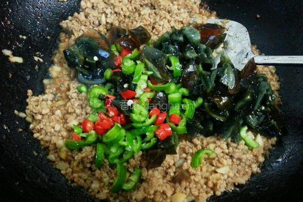 彩椒皮蛋炒肉末的做法图解6