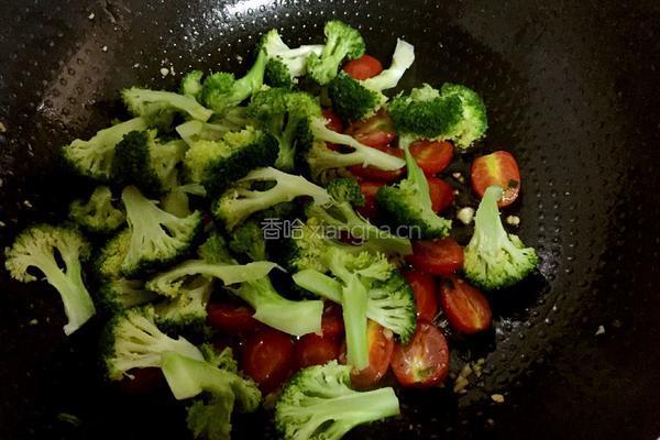 圣女果炒西兰花的做法图解7