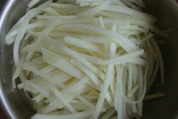 凉拌苤蓝丝的做法图解1