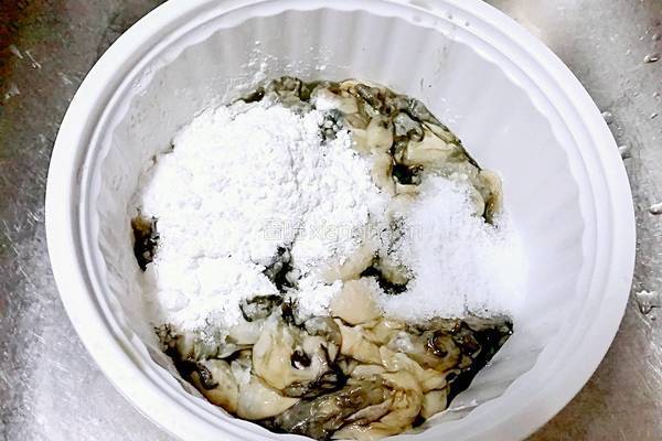 牡蛎烙蛋饼的做法图解1