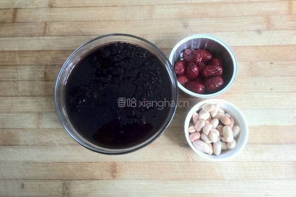 黑米粥的做法图解1