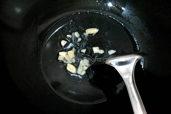 平菇炒卷心菜的做法图解4