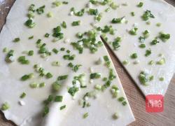 葱油饼的做法图解2