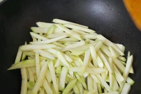 西葫芦炒鸡蛋的做法图解4