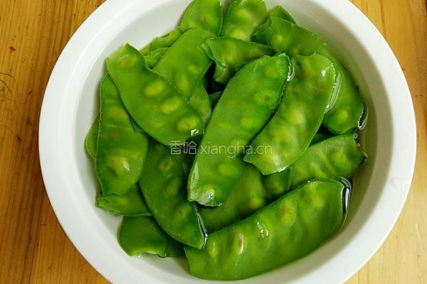 干锅扁豆鸡蛋的做法图解2