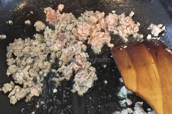 绿豆芽包蛋的做法图解4