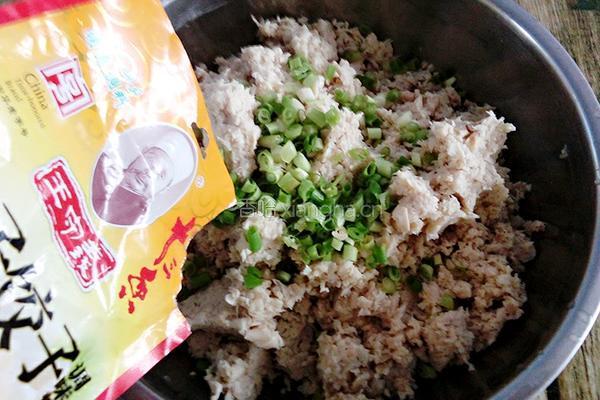 榆黄菇猪肉饺子的做法图解8