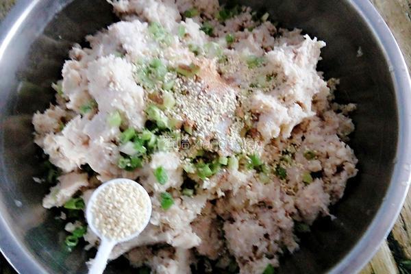 榆黄菇猪肉饺子的做法图解10
