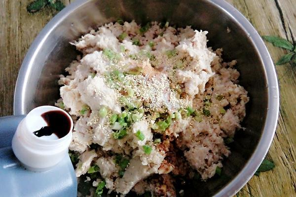 榆黄菇猪肉饺子的做法图解11