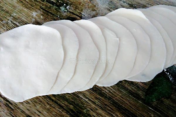 榆黄菇猪肉饺子的做法图解17