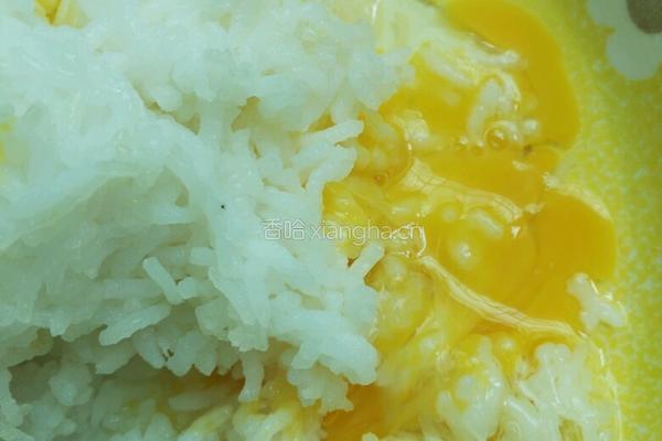 豌豆胡萝卜蛋炒饭的做法图解3