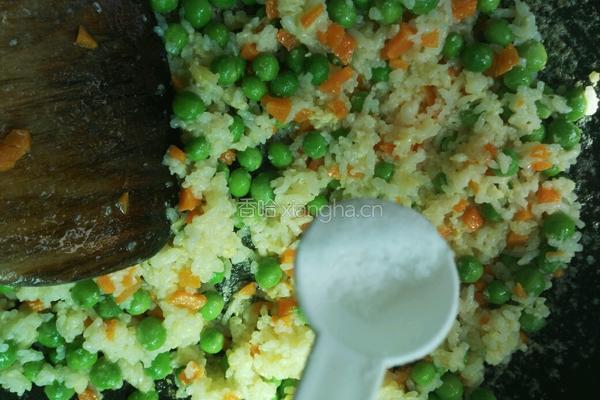 豌豆胡萝卜蛋炒饭的做法图解9
