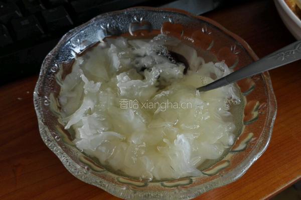 蜂蜜红枣银耳羹的做法图解4