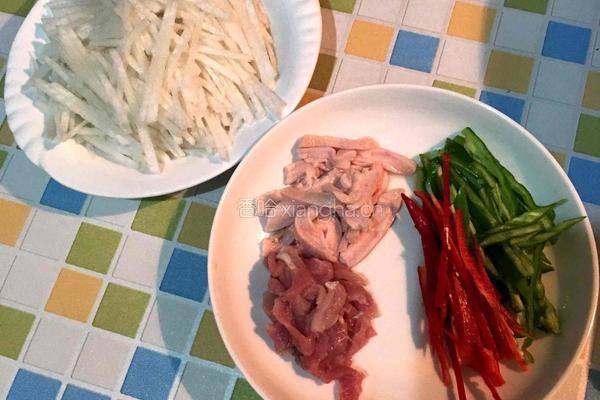 白萝卜炒肉丝的做法图解2