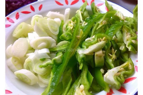 素炒紫甘蓝的做法图解2