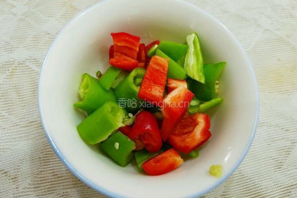 哈密瓜炒虾仁的做法图解3