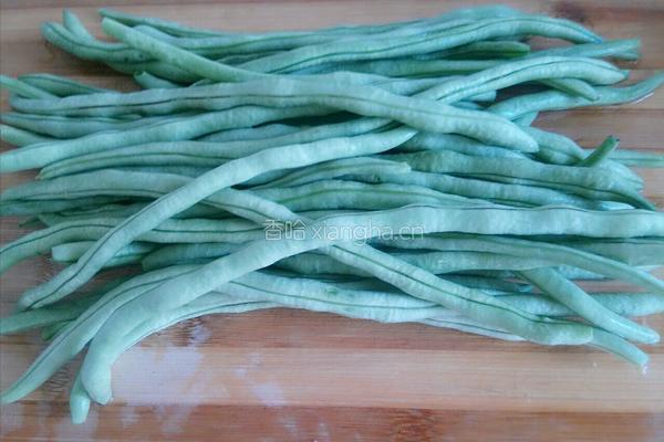 橄榄菜四季豆的做法图解1