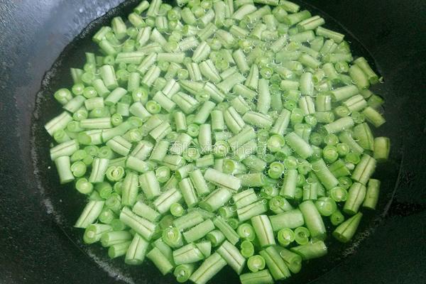 橄榄菜四季豆的做法图解5