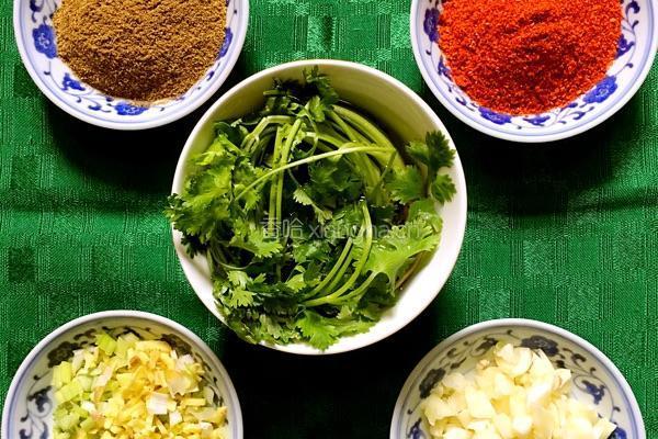 孜然羊肉的做法图解3