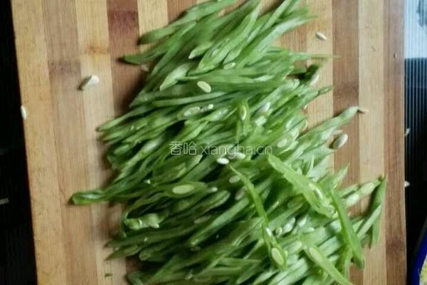 豆豉香肠炒豆角的做法图解3
