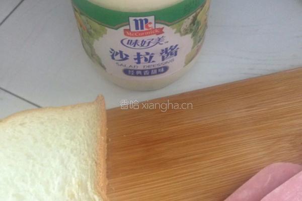 鸡蛋火腿三文治的做法图解1