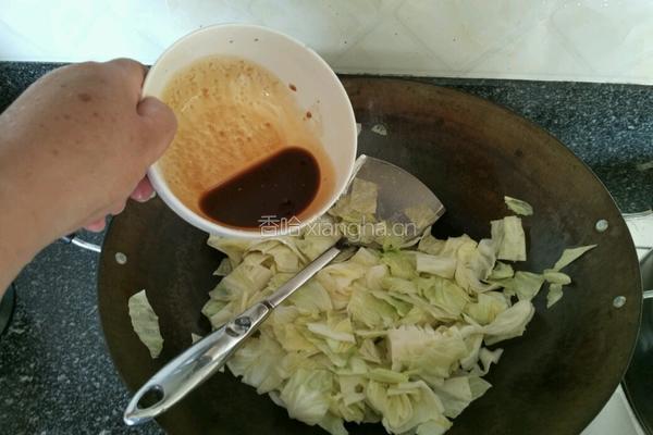 卷心菜炒腊肉的做法图解5