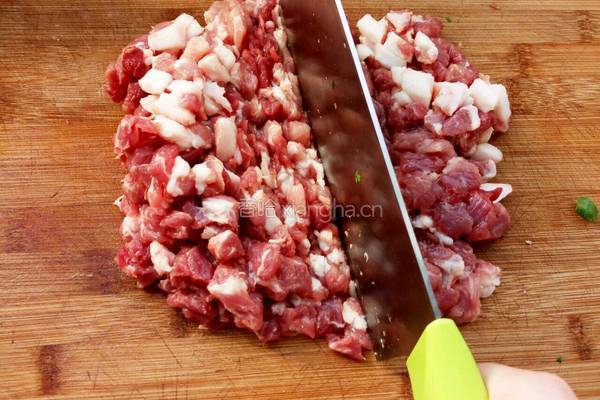 猪肉南瓜水饺的做法图解4