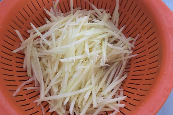 彩椒土豆丝的做法图解2