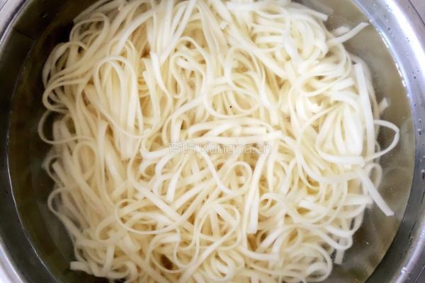 手工臊子面的做法图解12