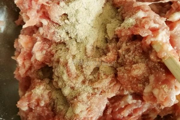 猪肉卷心菜包子的做法图解5
