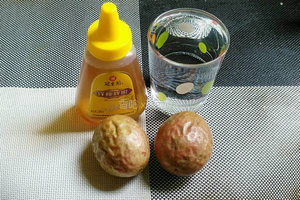 百香蜂蜜水的做法图解1