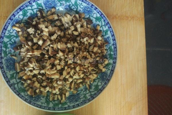 香菇猪肉糯米烧麦的做法图解3